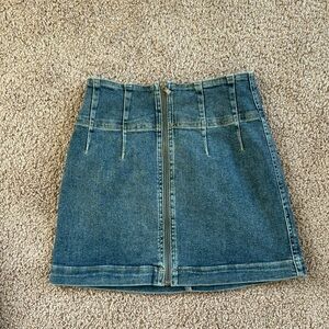 Cute mini Jean skirt, perfect for the summer!